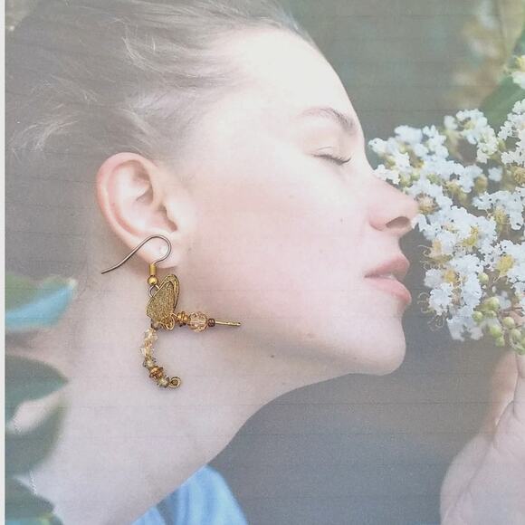 Artisan Whimsical Winged Hummingbird Earrings Dangle Golden Drop Pierced Elegant - Picture 6 of 7